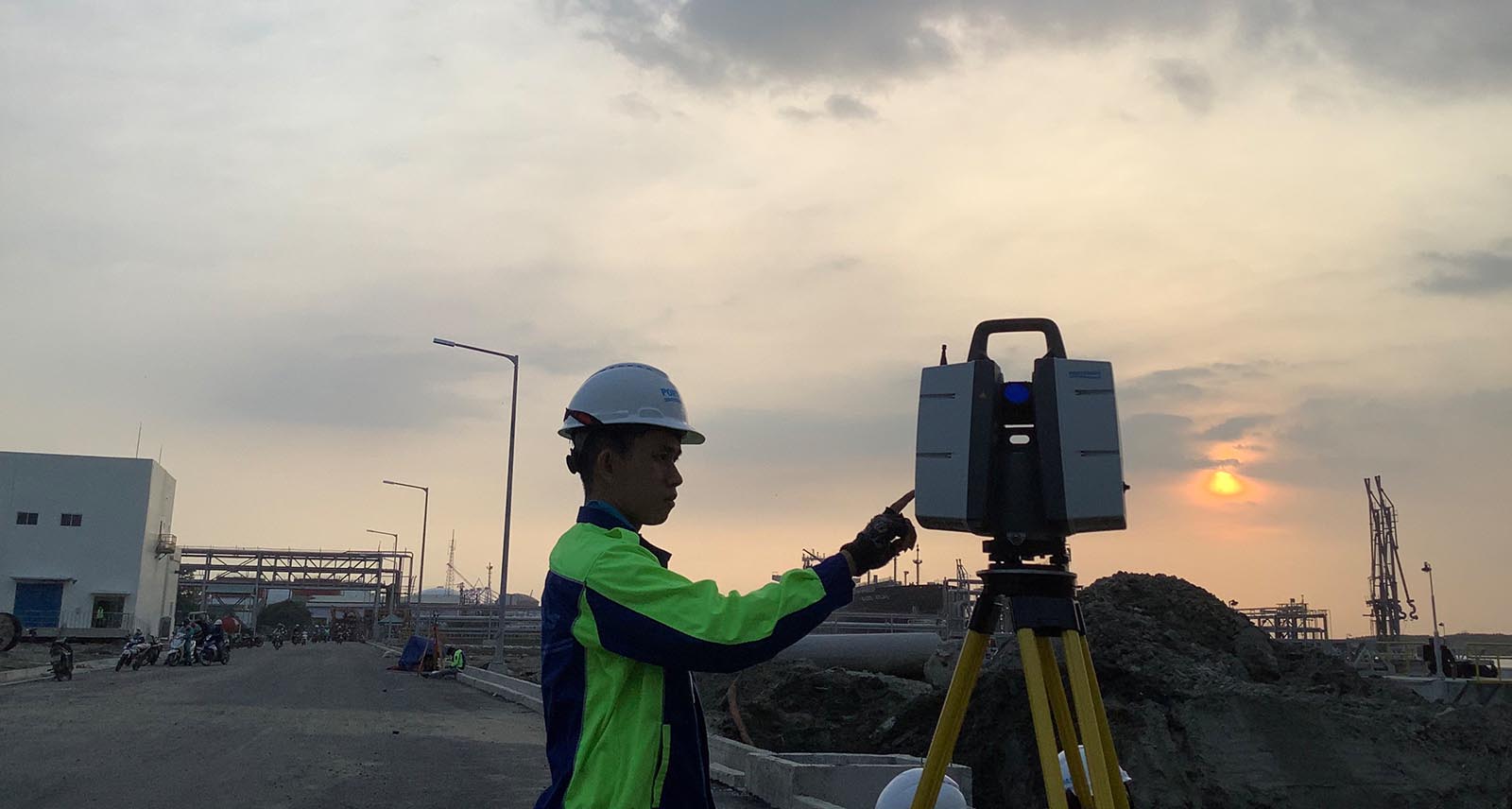 Fighting time and tide to capture a 5-hectare coastal construction site in 3D