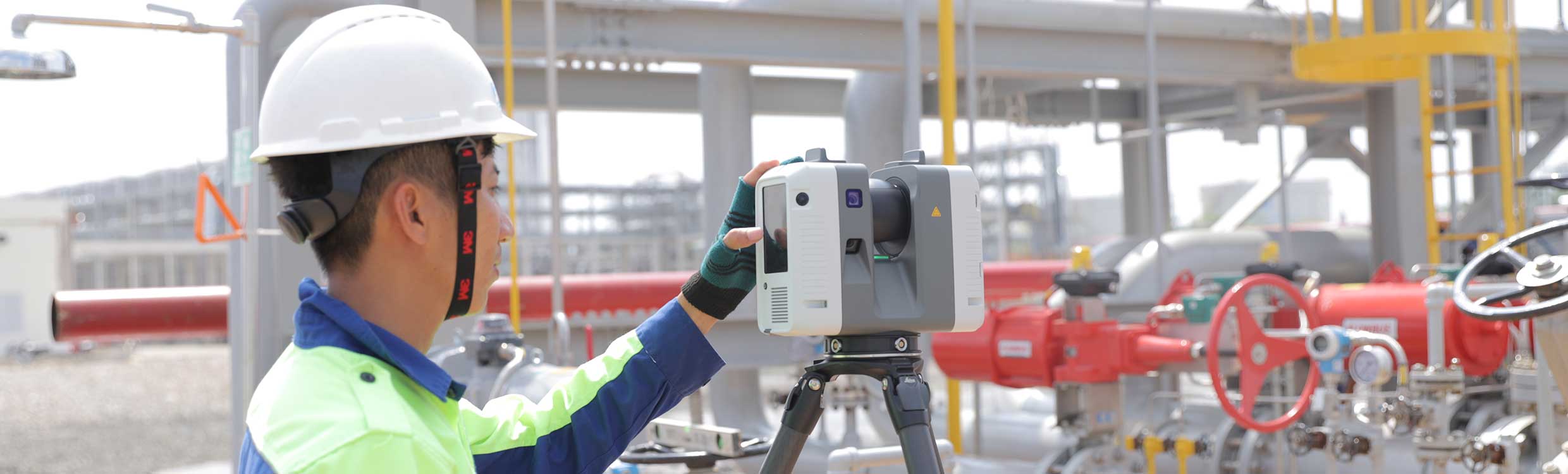 Fighting time and tide to capture a 5-hectare coastal construction site in 3D